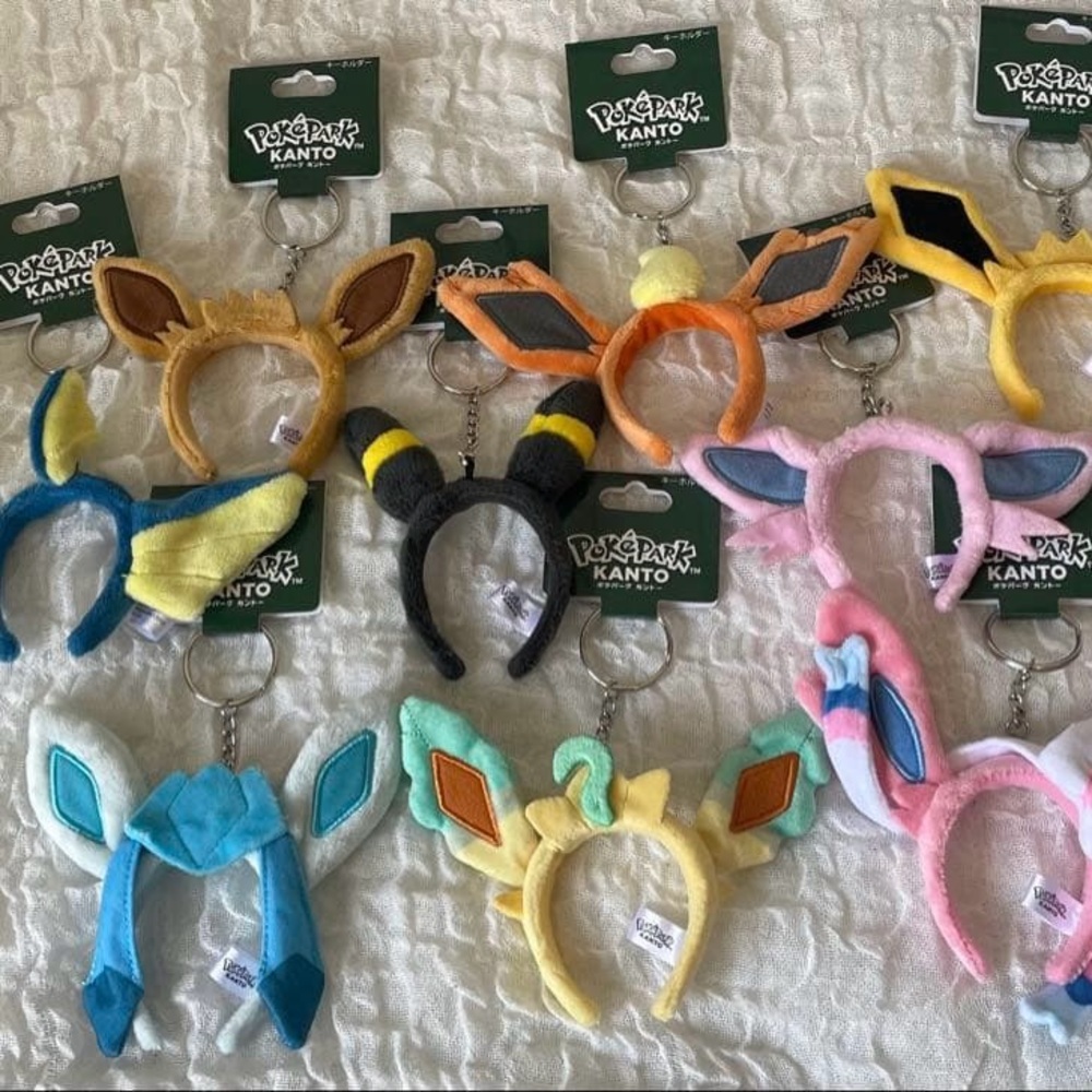One PokéPark Kanto Eevee Evolution Headband Keychain